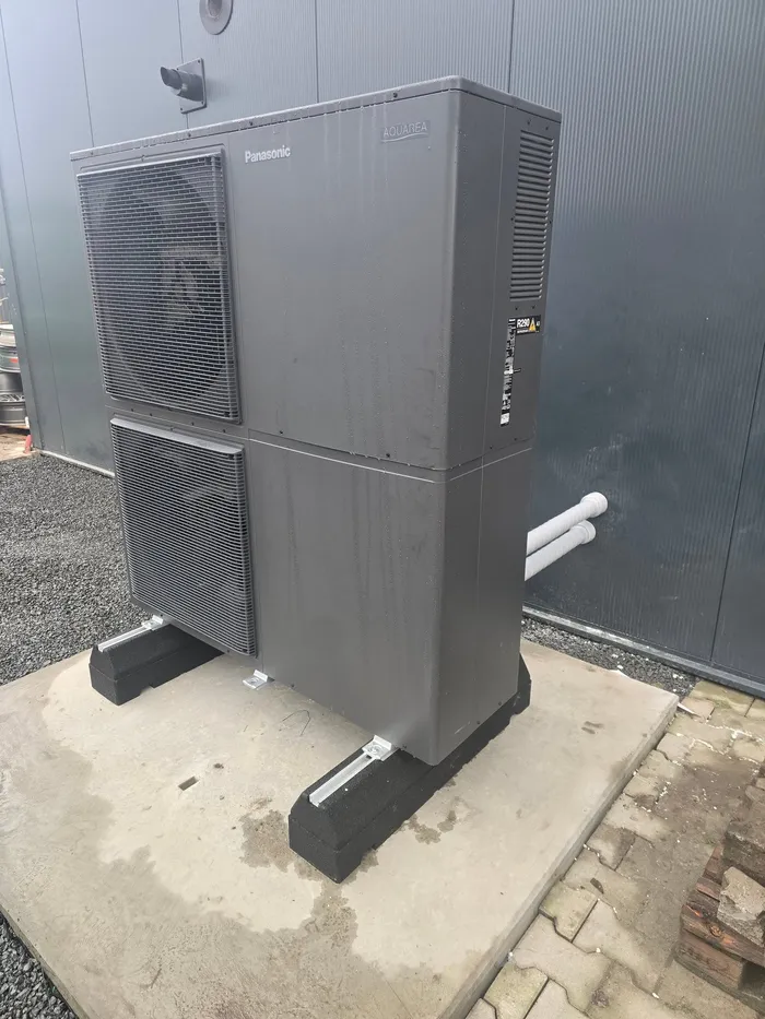 Warmtepomp buiten geplaatst